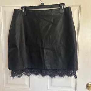 Med BCBG NewYork black Faux-Leather back zipper Lace-Hem Mini Skirt.  In EUC!